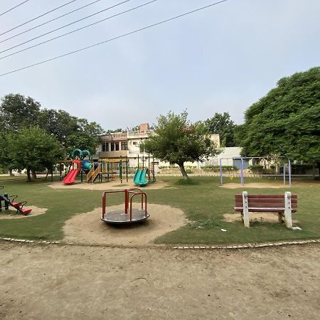 Homestays Лудхіяна Екстер'єр фото